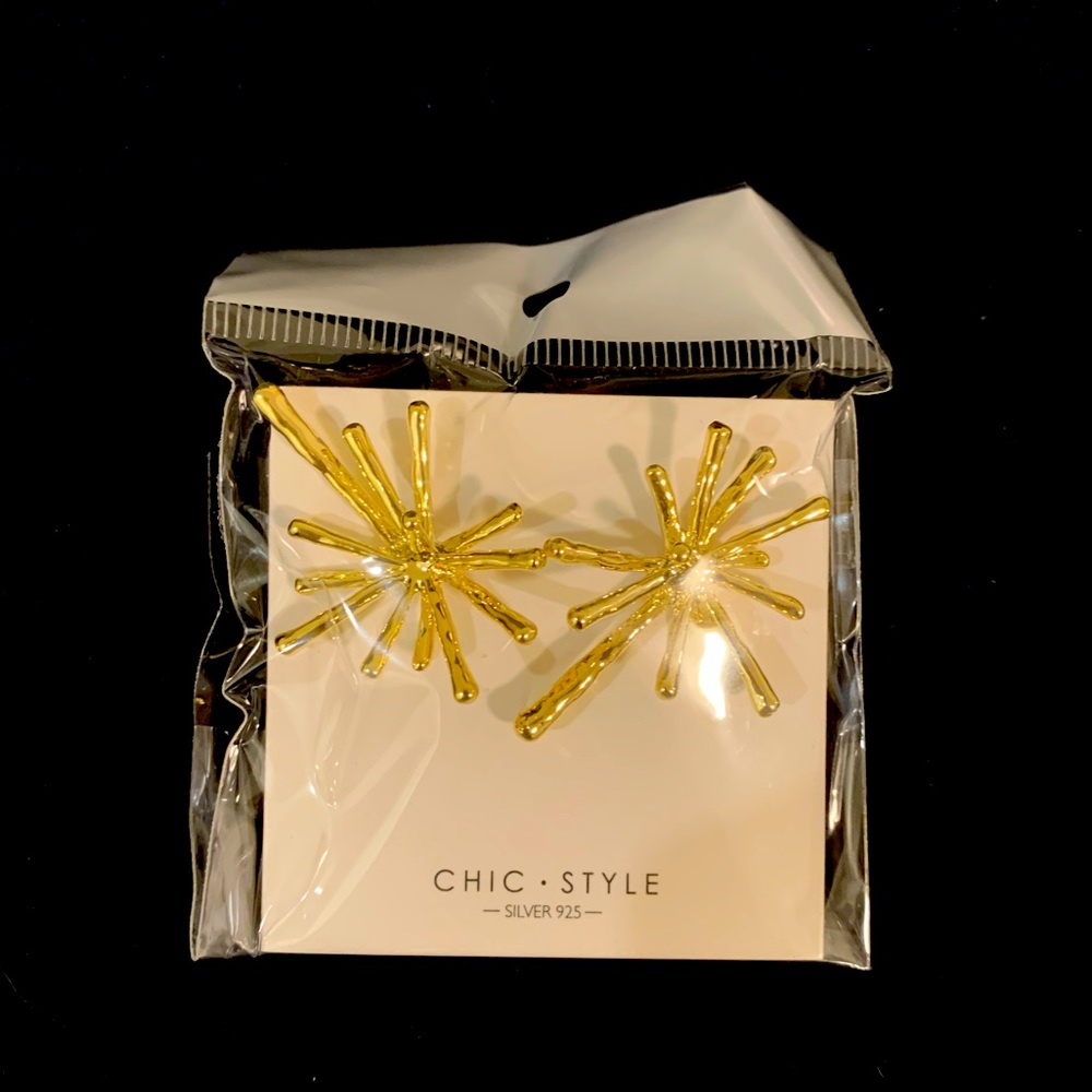 Chic earring studs